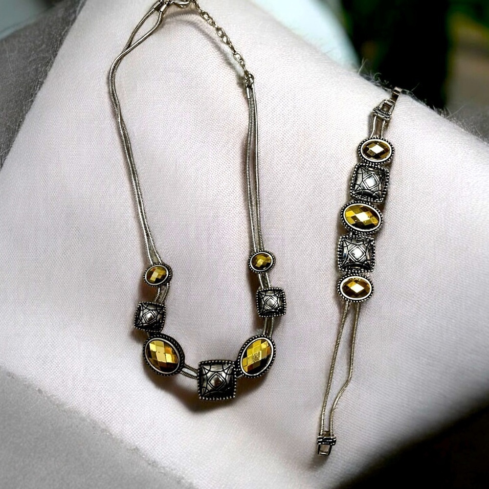 Vintage 2Pc Set Necklace and Bracelet